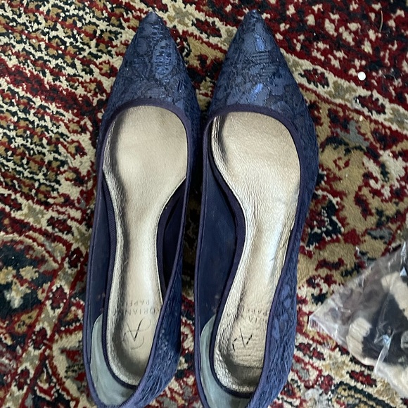 Adrianna Papell Lois Lace Kitten Heel Women's Size8M Dark Blue Dress Pumps - Picture 3 of 5